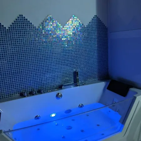 Apartment Jacuzzi Suite, Sueno De Pakito
